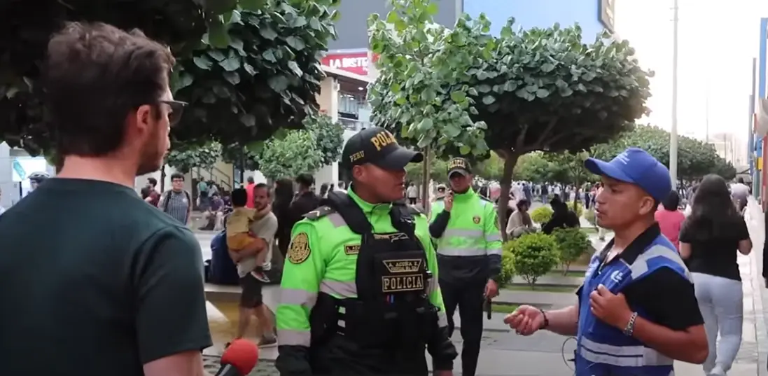 Henry Spencer enfrenta polémica en San Miguel: fiscalizadores interrumpen su grabación en vía pública alegando ser ‘propiedad privada’.