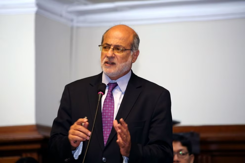 El polémico legado de Daniel Abugattás tras su fallecimiento entre antisemitismo, escándalos políticos y controversias éticas