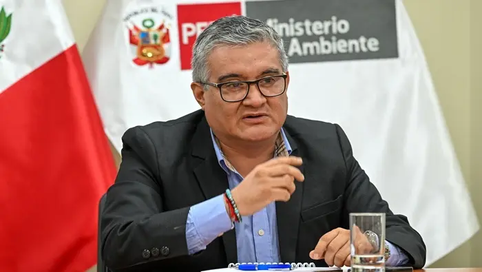 Ministro del Ambiente minimiza la inseguridad ciudadana: "En mi condominio la gente vive y salen tranquilos"